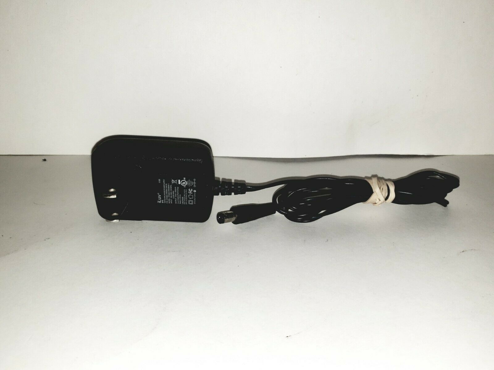 iLuv Switching Mode Power Supply Model DYS062-090080W-1 (Output 9.0V 800mA) Blk B iLuv Switching Mode Power Supply Model DYS062-090080W-1 (Output 9.0V 800mA) Blk B